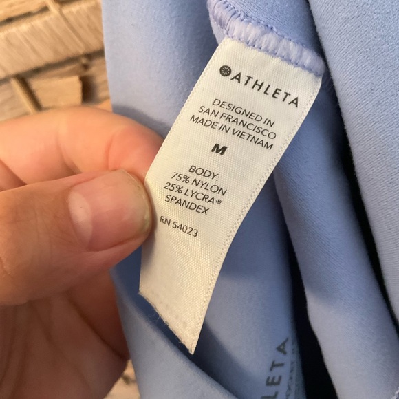 2 Pair Athleta Salutation Stash Pocket Short - Picture 12 of 14